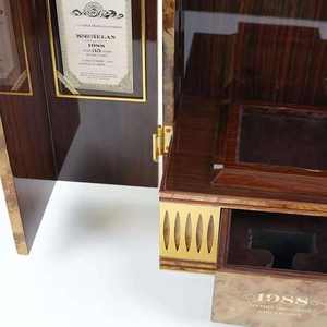 Caja de Exhibición de Whisky y Vodka de Lujo Hecha a Mano y Personalizada, Construcción en MDF, Acabado en Laca Piano, Diseño de Doble Puerta, Rectangular - Product Image 4
