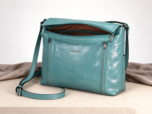Bolso bandolera con solapa en color verde azulado brillante, bolso con correa ajustable para el hombro y cremalleras laterales dobles, gran capacidad para uso diario en la oficina - Product Image 6