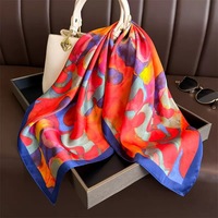 Foulard carré en satin de soie premium pour femme, bandana d'été très tendance, personnalisable OEM/ODM, bandana carré en satin soyeux pour femme