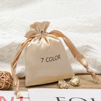 Sacs de rangement personnalisés en satin tendance or emballage de luxe pour perruque de sous-vêtements pochette anti-poussière en satin avec cordon de serrage