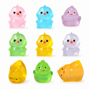 Figurines de poussins en résine miniatures qui brillent dans le noir, adorables statues d'animaux de la ferme pour la décoration intérieure et les créations de jardins miniatures - Product Image 1