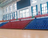 Tribunes télescopiques manuelles ou électriques, gradins mobiles avec chaises en plastique