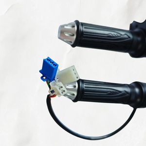 Poignées de trottinette électrique en plastique résistant à la chaleur, élégantes et de haute qualité, avec contrôle de vitesse réglable multi-vitesses pour une conduite nocturne stylée - Product Image 2