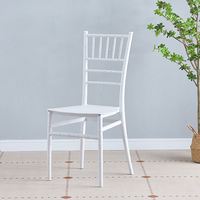 Chaise en plastique creuse à barre verticale empilable pour événements, banquets, hôtels, mariages et fêtes - Vente en gros