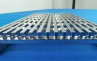 Grille de drainage en maille d'acier inoxydable personnalisée en gros de Chine pour cuisine, piscine extérieure, appartement, parc