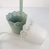 Pot Tanaman Gantung Besi Berlubang Motif Renda Vintage, Pot Gantung Logam Berpola Bunga Daisy dengan Pengait untuk Balkon, Teras, Pagar