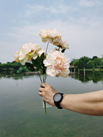 Bouquet de pivoines réalistes en soie, 7 têtes, couleur ivoire, 43 cm, idéal pour centre de table, décoration de Noël et de mariage - Vente chaude