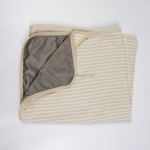 Tu escudo diario: Manta multicolor contra la radiación EMF, 100% algodón y fibra de plata para tu tranquilidad. - Product Image 3