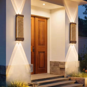 Luz de pasillo IP65 impermeable para exteriores H35/50/70CM Base de aluminio Lámpara de pared de jardín LED con energía solar Color negro - Product Image 1