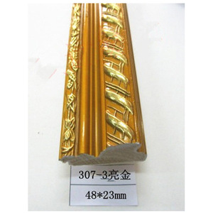 Moulure en bois doré brillant 307-3, 48x23mm, design en relief pour la décoration de cadres - Product Image 2