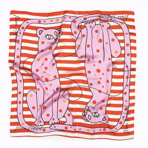 وشاح حريري مربع مطبوع بشعار مخصص على الوجهين من حرير التوت الفاخر للنساء - Product Image 3