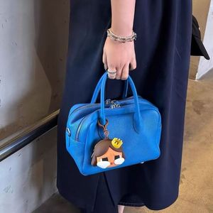 Sac à main bandoulière pour femme, grande capacité, sac à épaule simple et décontracté pour les trajets quotidiens, bleu Klein - Product Image 2