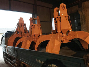 Godet grappin hydraulique pour excavatrice, pour ferraille et métaux, à rotation 360 degrés, type 'Orange Peel' - Product Image 1