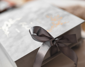 Livre d'or personnalisé de luxe pour la mariée et le marié, boîte cadeau en velours gris, feuilles de jeux de mots pour mariage, boîtes de conseils de mariage avec ruban - Product Image 3