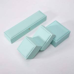 Boîte à bijoux haut de gamme, boîte cadeau en cuir rigide à charnières personnalisée, insert en velours, estampage à chaud, logo personnalisé, vente en gros - Product Image 6