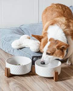 Dupla 3-Cup Tigelas de cerâmica para cães pequenos médios Bonito Design elevado Acácia Wood Stand Non-Slip Anti-Tip Food Water <span class=keywords><strong>Bowl</strong></span> Set - Product Image 4