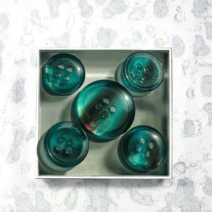 กระดุมเปลือกถั่วคอร์โซทรงกลม 4 รู แบบแบน ดีไซน์เนอร์ ปรับแต่งได้ ลายสี่เหลี่ยม ย้อมสี เป็นมิตรกับสิ่งแวดล้อม สำหรับชุดลำลอง แบรนด์ FR - Product Image 3