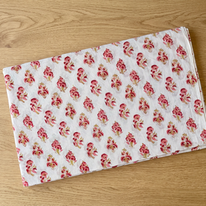 Tela de Algodón Estampada Floral Blanca de Primera Calidad, Textil Tradicional Indio para Confección de Vestidos, Ropa de Moda y Decoración del Hogar - Product Image 1