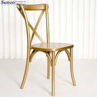 Chaise classique en bois de hêtre à dossier croisé avec finition dorée pour la location de fêtes de luxe et les événements professionnels de banquets hôteliers