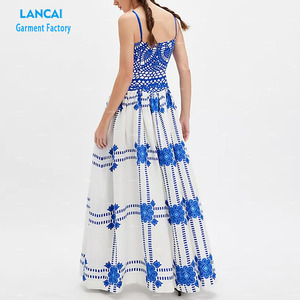 Fabrication de robes d'été sexy personnalisées sans manches à motifs bleus décorations pour femmes vêtements en gros - Product Image 2