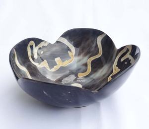 Cuenco de fruta de corte de cuerno Natural con diseño moderno, cuenco de lujo para servir frutas de estilo occidental de Europa de oro negro - Product Image 2