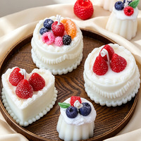 Handgemachte Sojawachs-Duftkerze in Früchtekuchen-Form, Realistische Erdbeer-Sahne-Dessert Aromatherapie-Kerze, Kreative Lebensmittelförmige Kerze
