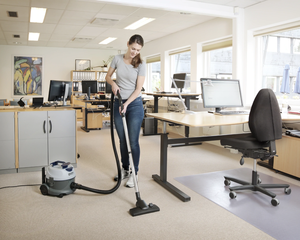 <span class=keywords><strong>Aspirateur</strong></span> <span class=keywords><strong>industriel</strong></span> électrique sec NilfiskS VP100 en plastique neuf pour usage professionnel en bureau et hôtel - Product Image 6
