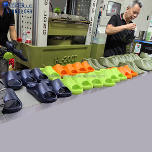 Máy làm dép xỏ ngón Crocs EVA cao cấp Hong Long, 1 khuôn 8 đôi, công suất 500 đôi mỗi 8 giờ, máy làm đế giày - Product Image 5