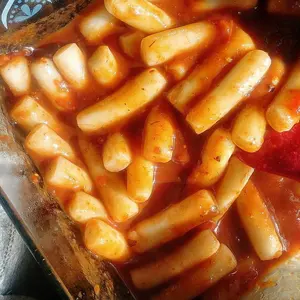 Baharatlı hafif tatlı Chewy Dukbokki kore baharatlı pirinç kek Tteokbokki Maker makinesi