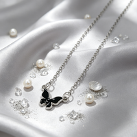 Colliers pendentifs exquis en forme de papillon noir porte-bonheur, colliers simples et élégants pour femmes, cadeaux souvenirs, chaînes de colliers