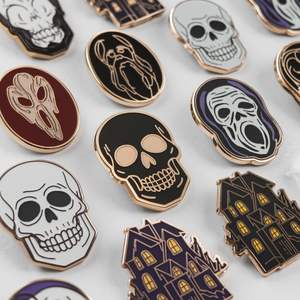 Diseño libre personalizado película de terror Halloween esmalte pines insignias a granel - Product Image 3