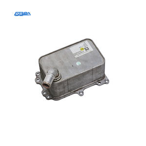 Pièces de voiture démontées de haute qualité, refroidisseur d'huile automobile pour Bentley Bentayga 2017-2026 OE 07P117037K - Product Image 1