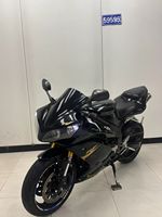 Moto sportive Yamaha R1 d'occasion, essence, 4 cylindres, refroidissement par eau, injection électronique de carburant, 1000 cm³