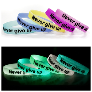 Venta al por mayor y Spot Never <span class=keywords><strong>Give</strong></span> <span class=keywords><strong>Up</strong></span> <span class=keywords><strong>on</strong></span> Glow Pulseras Baloncesto Fútbol Club Pulseras de silicona para juegos Regalos - Product Image 2