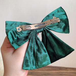 Barrette à cheveux pour femme en tissu velours doré de 14,5 cm, nœud papillon fait main, couleur unie, pour les occasions de bal et de fête - Product Image 3