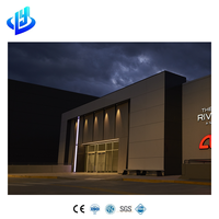 Atelier de concession automobile à grande portée en structure métallique préfabriquée avec zone d'exposition et atelier de réparation