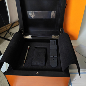 Caja para Relojes Serie Lumin de MDF con Revestimiento de Papel, Inserto Extraíble Pintado con Spray, con Bolsa de Papel - Product Image 3