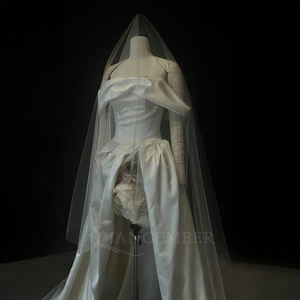 Robe de mariée sirène moderne NT15 avec col bateau long, en satin et dentelle, appliques de cristaux et fleurs 3D, avec surjupe - Product Image 3