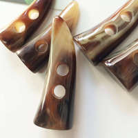 Kancing mantel jahit 40mm 45mm 50mm kustom dengan 2 lubang mantel Resin plastik beralih dengan dekorasi renda gaya Shank