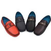 Mocassins en cuir italiens haut de gamme pour hommes, confortables, à enfiler, pour la conduite, collection printemps, disponibles en magasins de chaussures de qualité.
