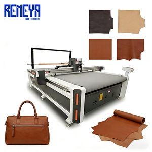 Machine de découpe automatique à couteau oscillant CNC REMEYA pour sièges de voiture en cuir, sacs, cuir PU - Product Image 1