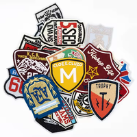 Patchs brodés en gros, patchs en tissu brodés en forme de bouclier, broderie de badges pour projets de vêtements DIY
