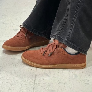 Zapatillas bajas de gamuza marrón de colaboración con marca - Estilo retro casual, suela de goma versátil, calzado deportivo estilo pareja - Product Image 5