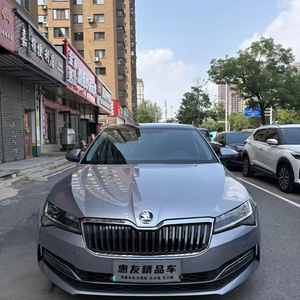 <span class=keywords><strong>Skoda</strong></span> <span class=keywords><strong>Superb</strong></span> Facelift 2023 TSI280 DSG Premium <span class=keywords><strong>Sedan</strong></span> con Motore Turbo, Guida a Sinistra, 15000 km di Chilometraggio - Product Image 1