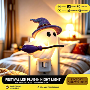 ไฟกลางคืน LED รูปแม่มด ไม้กวาดผี หมุนได้ 360 องศา แสงนุ่มนวล ตกแต่งบ้านฮาโลวีน ของขวัญขายส่งจากโรงงาน OEM - Product Image 1