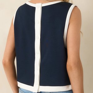 Fabricant de débardeurs courts pour femmes en tricot extensible avec bordure contrastante, sans manches, col rond et dos boutonné - Product Image 2