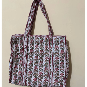 Sac fourre-tout matelassé en coton style moderne 2026, sac de marché fait main personnalisé, sac à bandoulière à prix de gros - Product Image 1