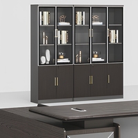 Bureau de direction en forme de L en bois et PVC Ekintop avec bibliothèque intégrée pour projets de bureaux commerciaux