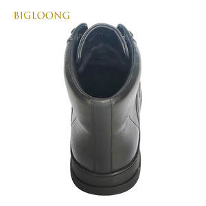 Bottes montantes en cuir noir pour hommes Panneaux en <span class=keywords><strong>feutre</strong></span> gris à enfiler Doublure en cuir véritable <span class=keywords><strong>Semelle</strong></span> en caoutchouc épaisse Oeillets métalliques Automne - Product Image 4