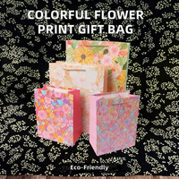 Sac cadeau en carton ivoire, nouveau design floral, multicolore, laminé, en matériaux recyclés, pour vêtements, fourrures, chaussures, livraison rapide